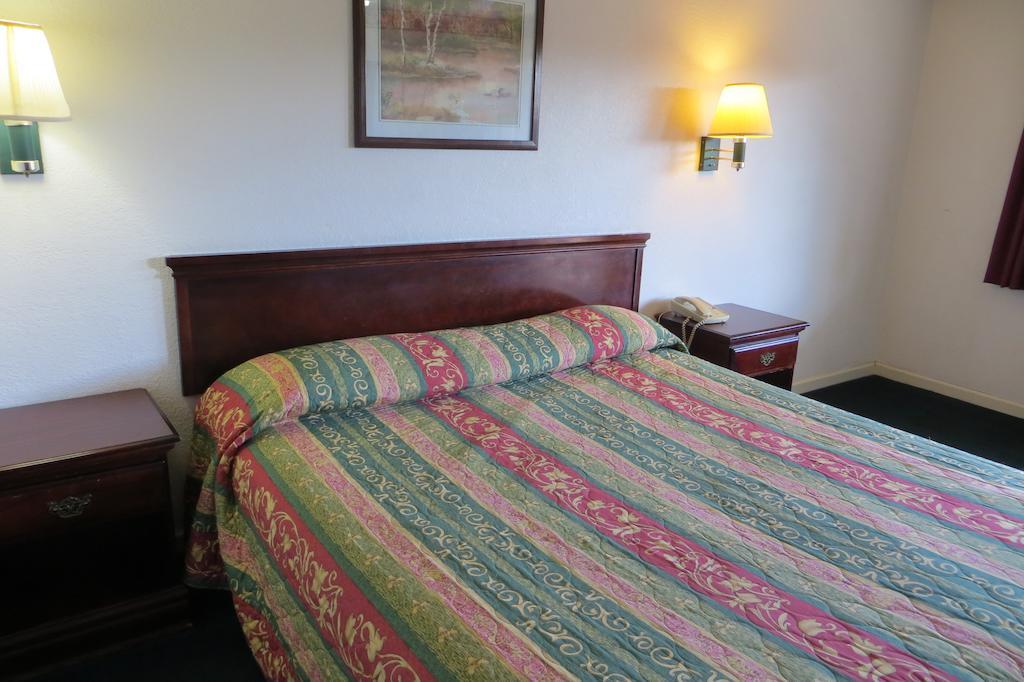 ريدوود، كاليفورنيا Capri Motel الغرفة الصورة